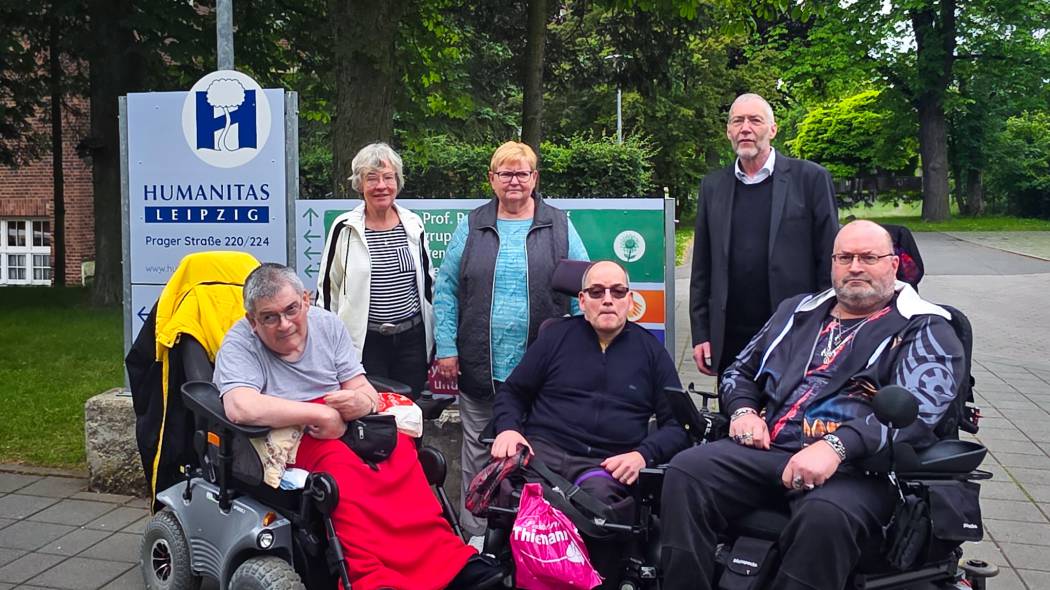 von links hinten: Frau Elke Dünnebeil (Vorsitzende), Frau Annegret Faust (stellv. Vorsitzende), Herr Dieter Hertrampf | von links vorne: Herr Bernd Ulrich, Herr Rick Moosbauer (Schatzmeister), Herr Jörg Kleine vereinsvorstand